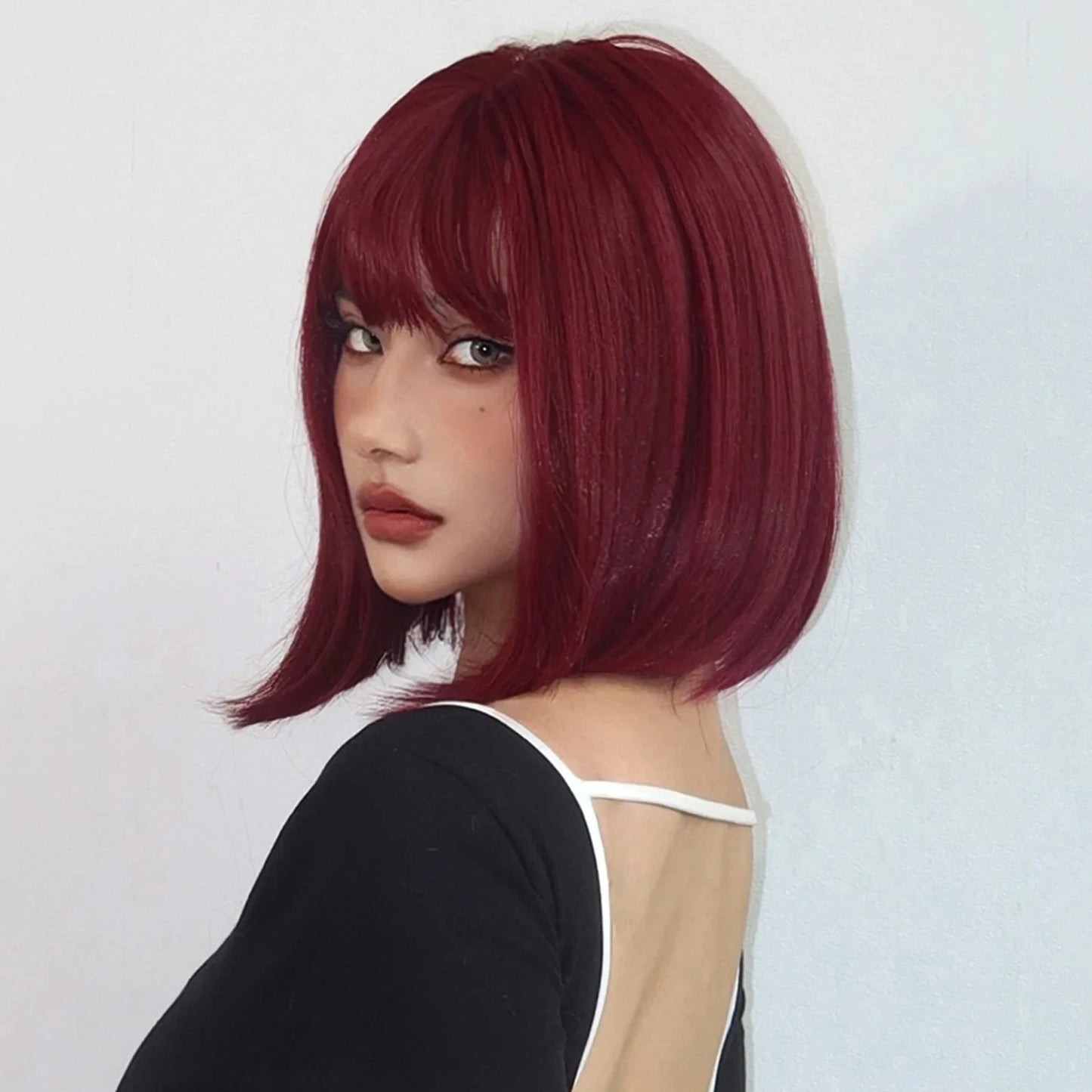 Short bob hairstyle, wine red synthetic wig, Halloween party cosplay wig, daily high-temperature hair accessory wig set
